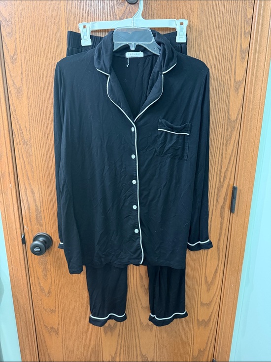 Ekouaer Other - Black Pajama Set with Contrast Piping by Eberjey